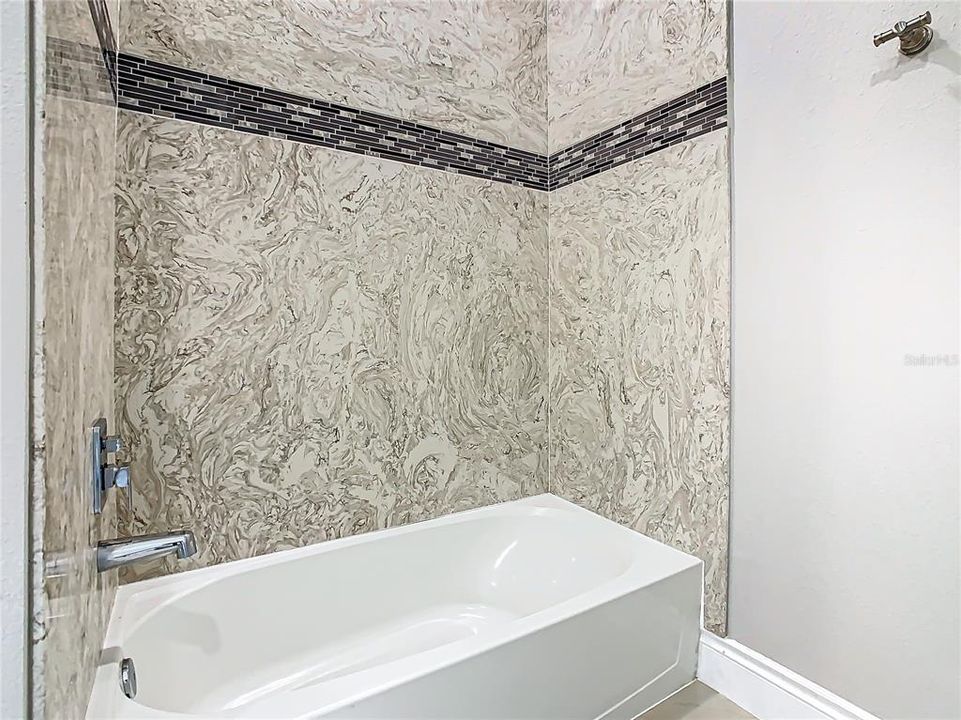 Activo con contrato: $2,500 (4 camas, 2 baños, 2334 Pies cuadrados)