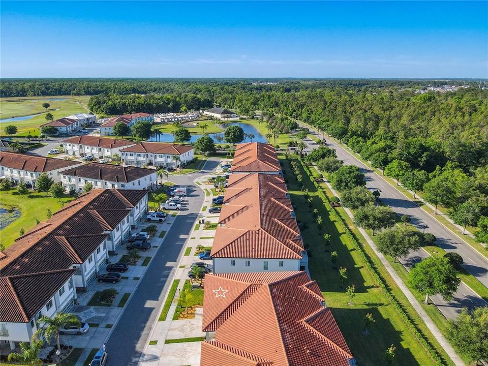 Activo con contrato: $2,500 (4 camas, 2 baños, 2334 Pies cuadrados)