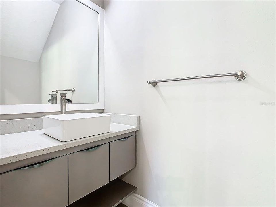 Activo con contrato: $2,500 (4 camas, 2 baños, 2334 Pies cuadrados)