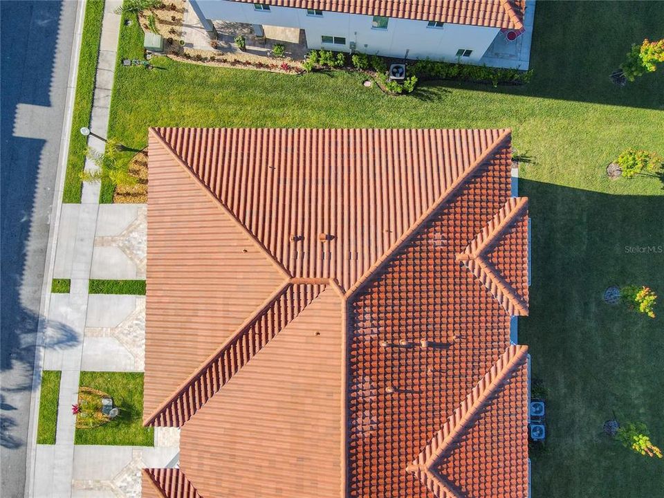 Activo con contrato: $2,500 (4 camas, 2 baños, 2334 Pies cuadrados)