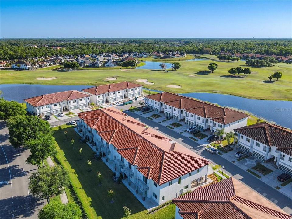 Activo con contrato: $2,500 (4 camas, 2 baños, 2334 Pies cuadrados)