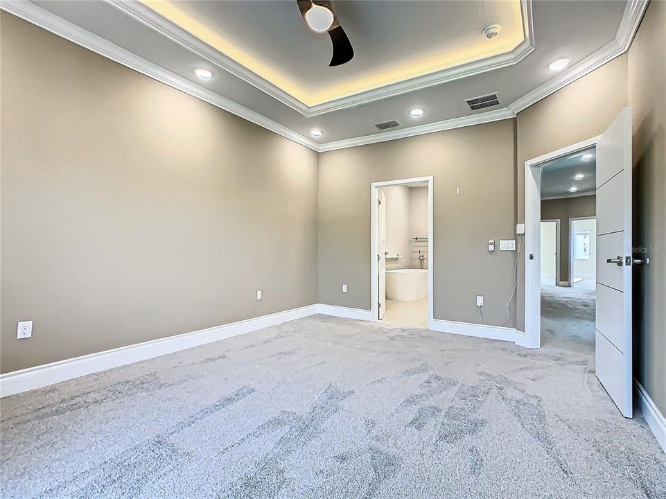 Activo con contrato: $2,500 (4 camas, 2 baños, 2334 Pies cuadrados)