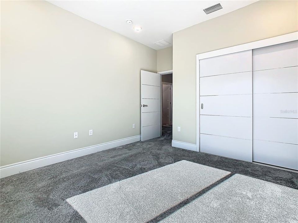 Activo con contrato: $2,500 (4 camas, 2 baños, 2334 Pies cuadrados)