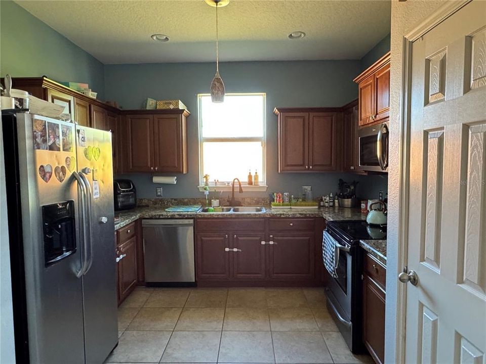 Active With Contract: $270,000 (3 beds, 2 baths, 1629 Square Feet)