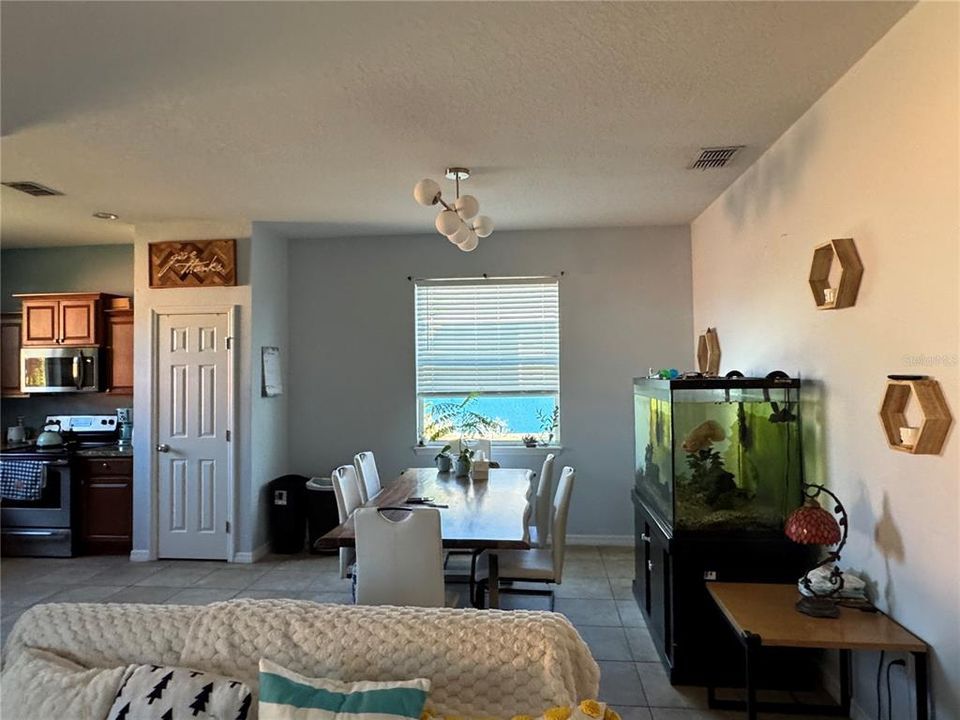 Active With Contract: $270,000 (3 beds, 2 baths, 1629 Square Feet)