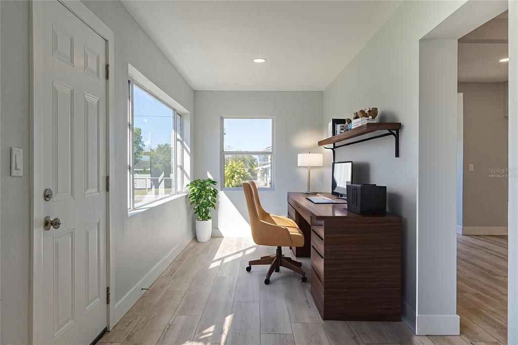 For Sale: $300,000 (2 beds, 1 baths, 1180 Square Feet)