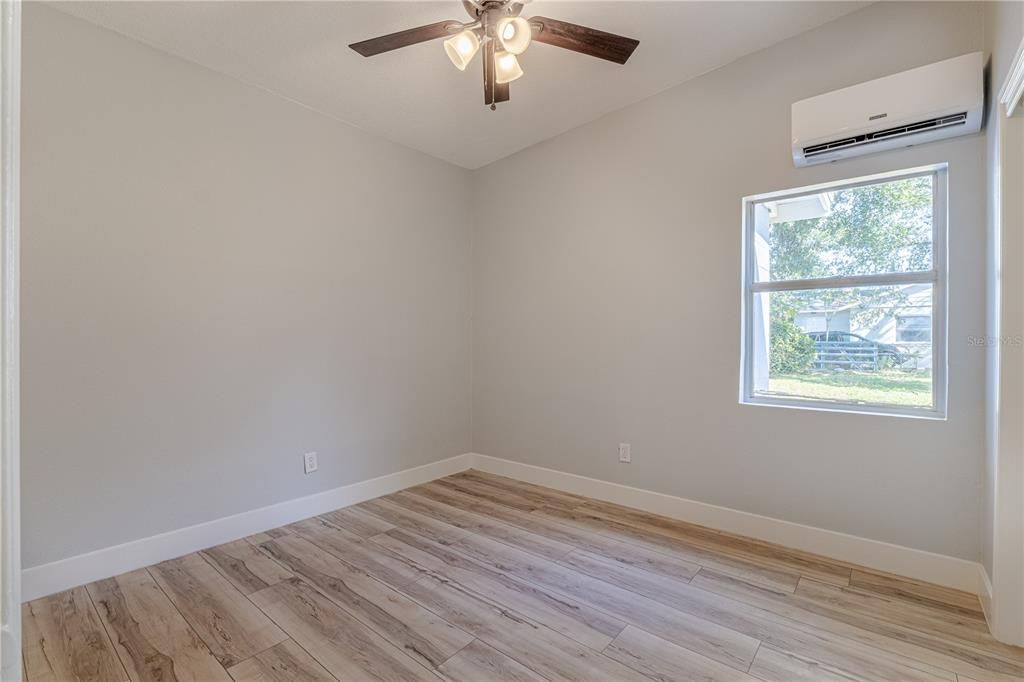 For Sale: $300,000 (2 beds, 1 baths, 1180 Square Feet)