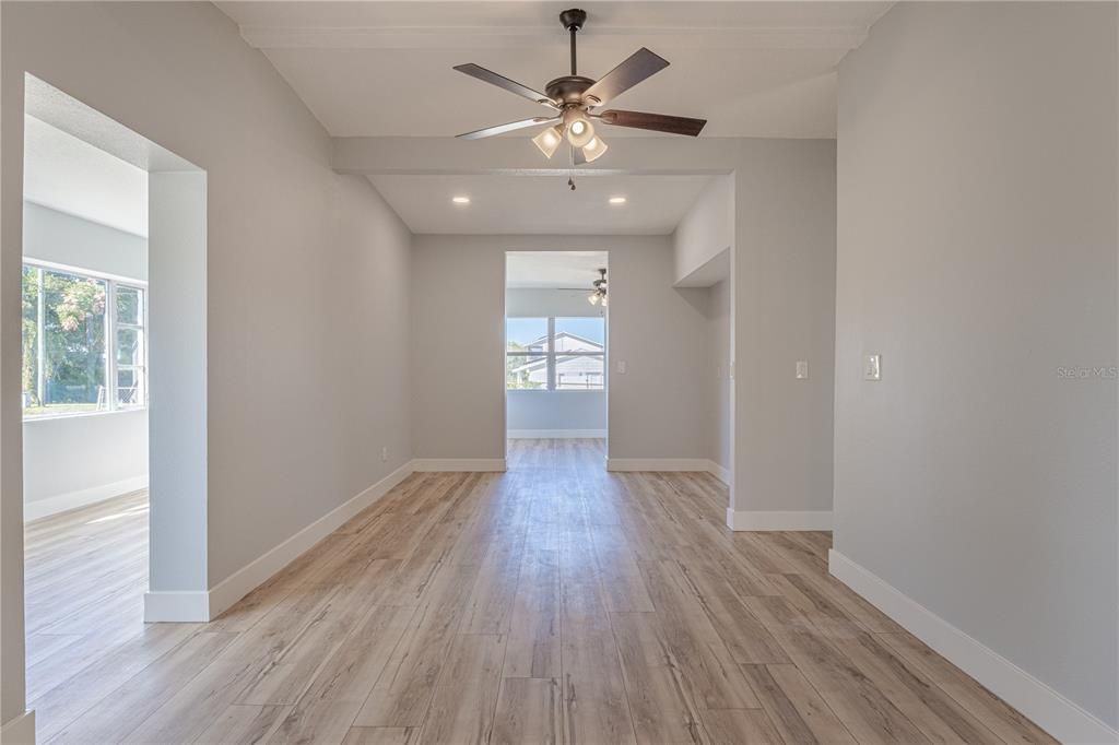 For Sale: $300,000 (2 beds, 1 baths, 1180 Square Feet)