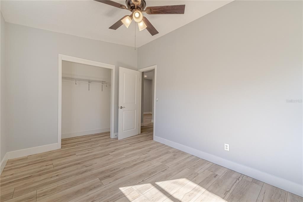 For Sale: $300,000 (2 beds, 1 baths, 1180 Square Feet)