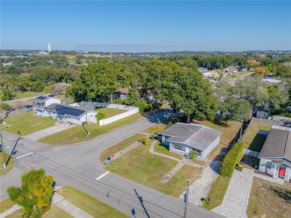 For Sale: $300,000 (2 beds, 1 baths, 1180 Square Feet)