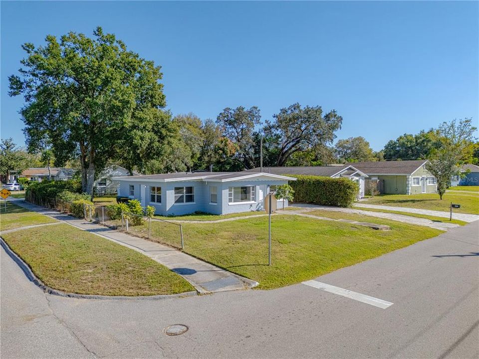 For Sale: $300,000 (2 beds, 1 baths, 1180 Square Feet)