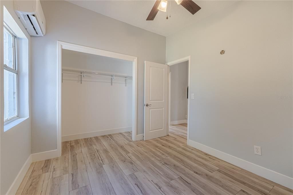 For Sale: $300,000 (2 beds, 1 baths, 1180 Square Feet)