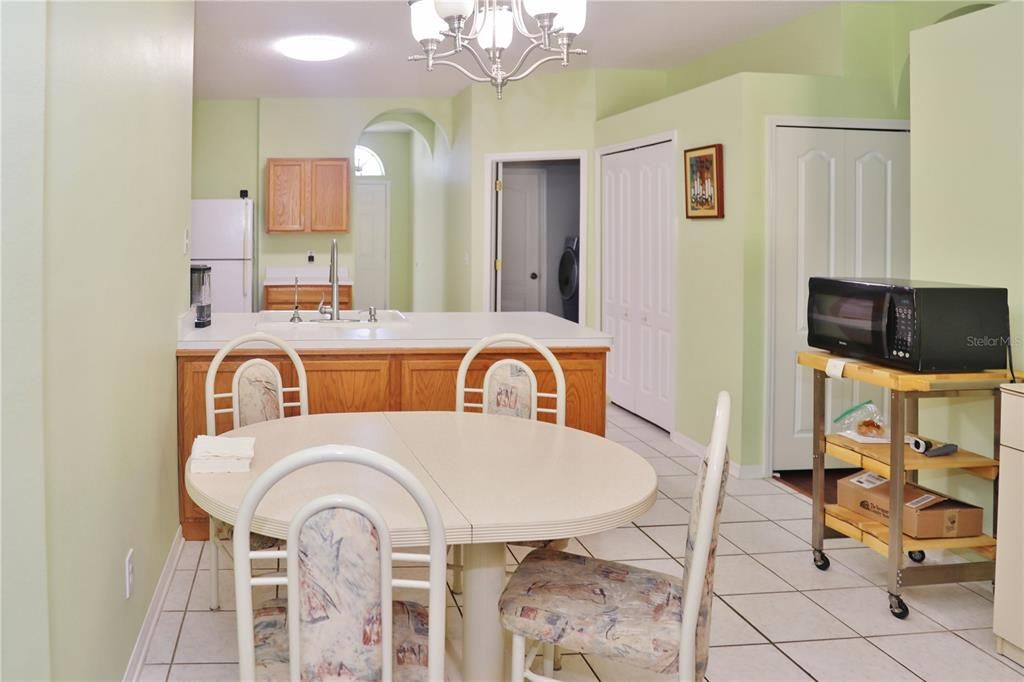 En Venta: $415,000 (4 camas, 2 baños, 1845 Pies cuadrados)