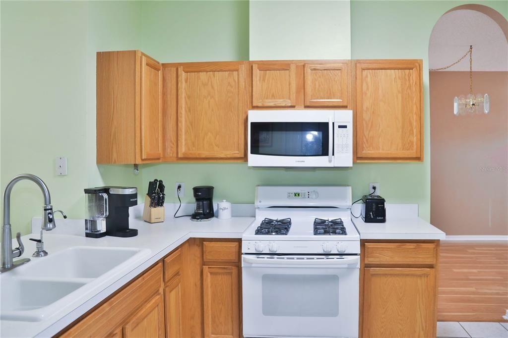 En Venta: $415,000 (4 camas, 2 baños, 1845 Pies cuadrados)