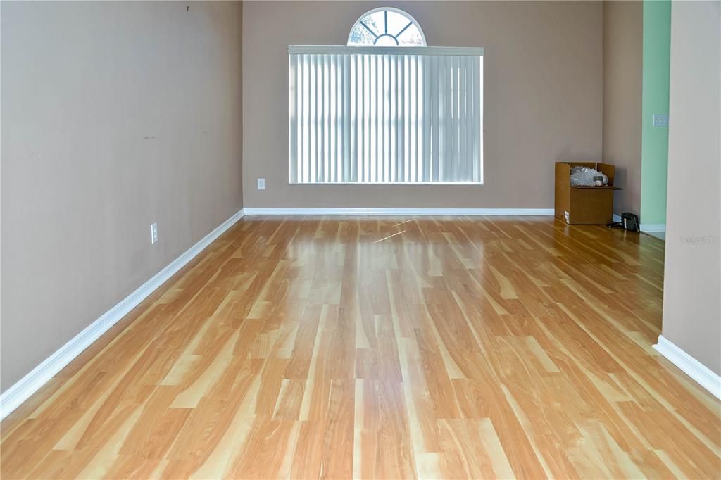 En Venta: $415,000 (4 camas, 2 baños, 1845 Pies cuadrados)