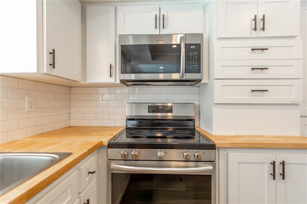 For Sale: $639,500 (3 beds, 2 baths, 1445 Square Feet)