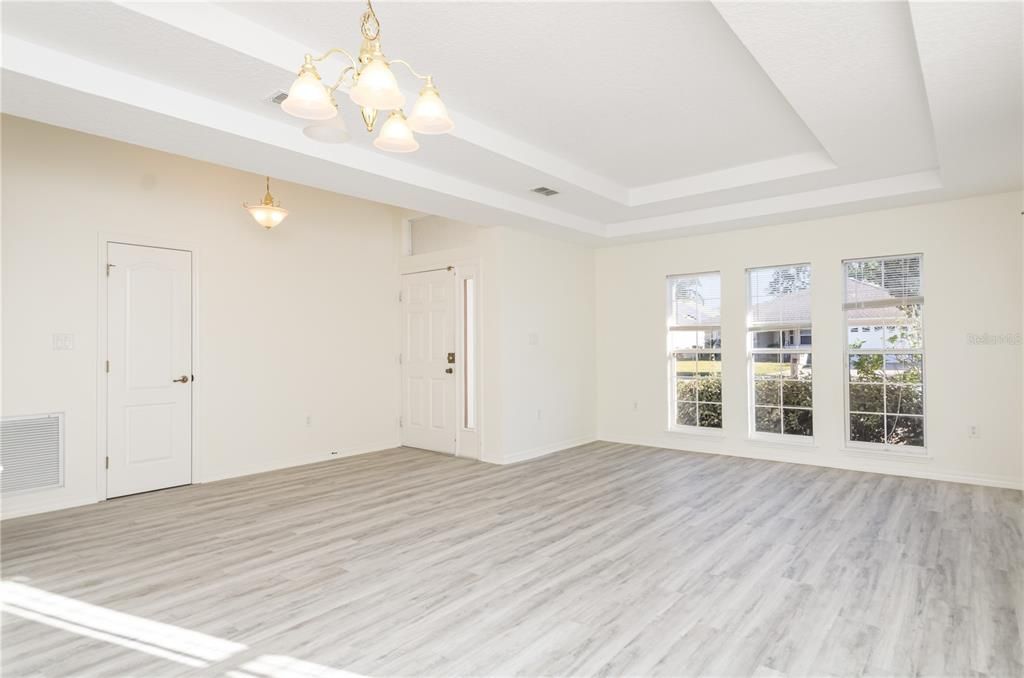 For Sale: $400,000 (3 beds, 2 baths, 1770 Square Feet)