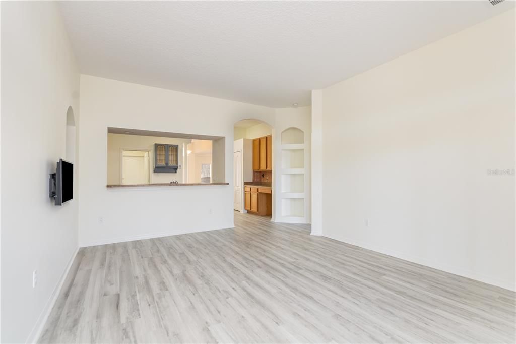 For Sale: $400,000 (3 beds, 2 baths, 1770 Square Feet)