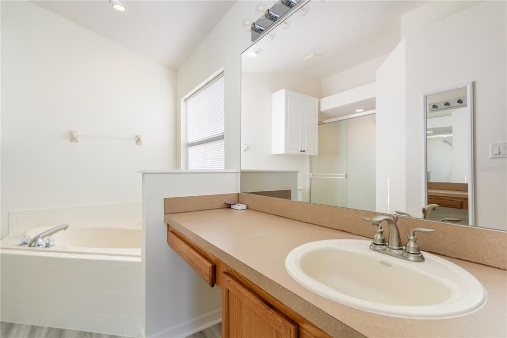 For Sale: $400,000 (3 beds, 2 baths, 1770 Square Feet)