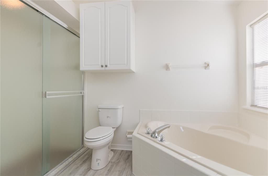 For Sale: $400,000 (3 beds, 2 baths, 1770 Square Feet)