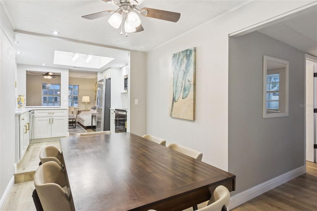 En Venta: $407,400 (3 camas, 2 baños, 1364 Pies cuadrados)