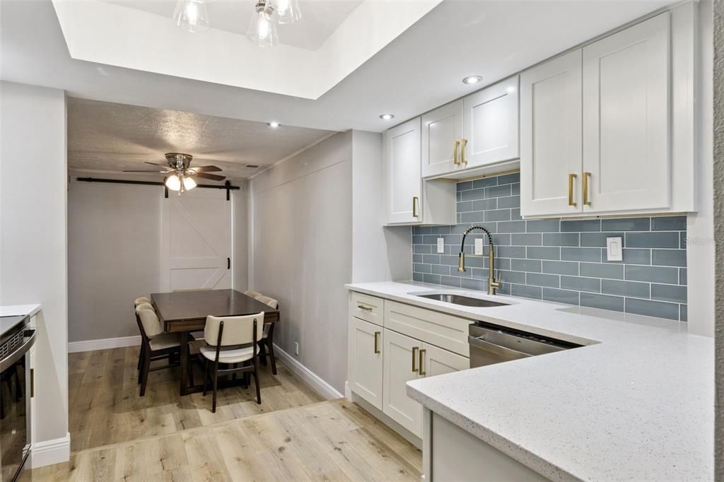 En Venta: $407,400 (3 camas, 2 baños, 1364 Pies cuadrados)