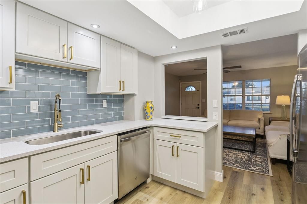 En Venta: $407,400 (3 camas, 2 baños, 1364 Pies cuadrados)