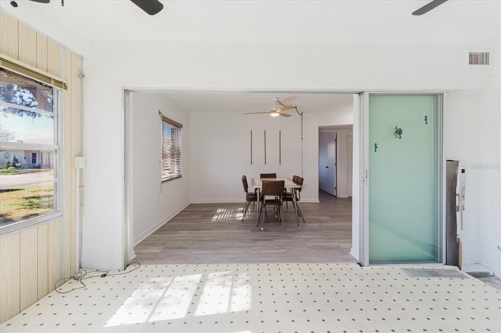 合同活跃: $196,000 (2 贝兹, 2 浴室, 1125 平方英尺)