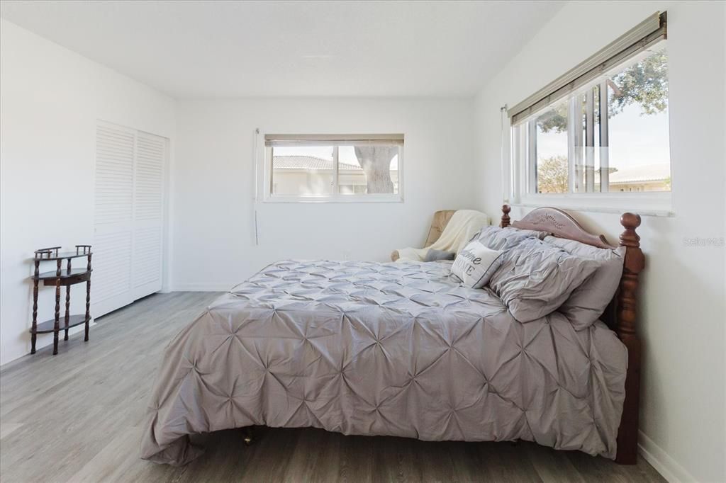 合同活跃: $196,000 (2 贝兹, 2 浴室, 1125 平方英尺)