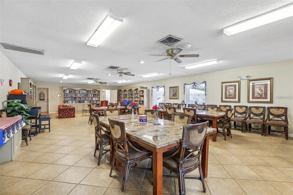 合同活跃: $196,000 (2 贝兹, 2 浴室, 1125 平方英尺)