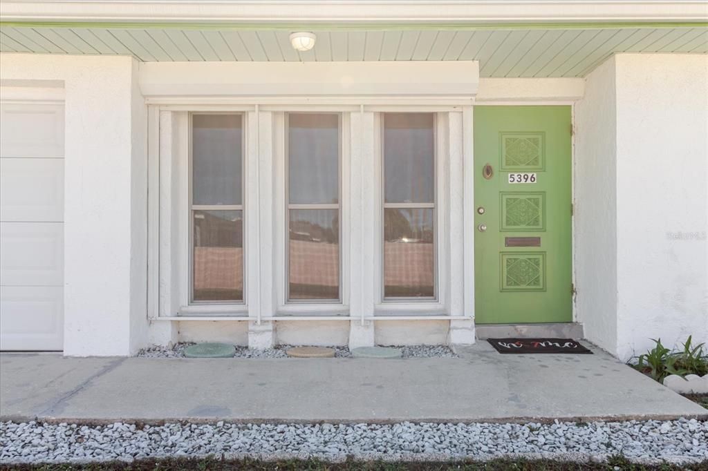 合同活跃: $196,000 (2 贝兹, 2 浴室, 1125 平方英尺)