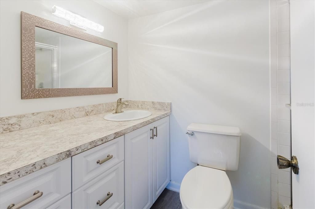 合同活跃: $196,000 (2 贝兹, 2 浴室, 1125 平方英尺)