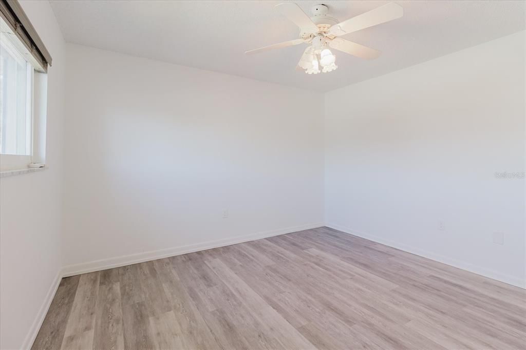 合同活跃: $196,000 (2 贝兹, 2 浴室, 1125 平方英尺)