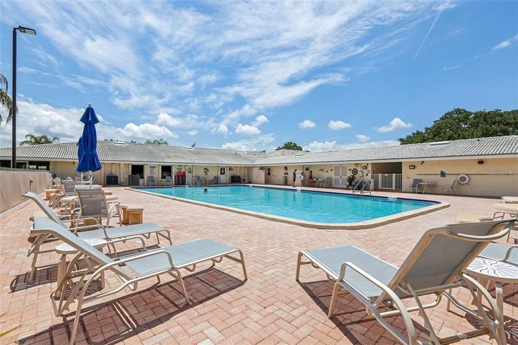 合同活跃: $196,000 (2 贝兹, 2 浴室, 1125 平方英尺)