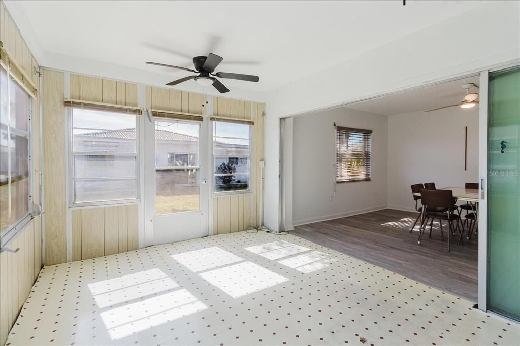 合同活跃: $196,000 (2 贝兹, 2 浴室, 1125 平方英尺)