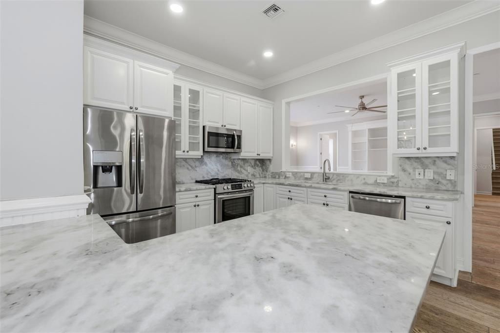 В аренду: $6,500 (5 спален, 3 ванн, 3699 Квадратных фут)