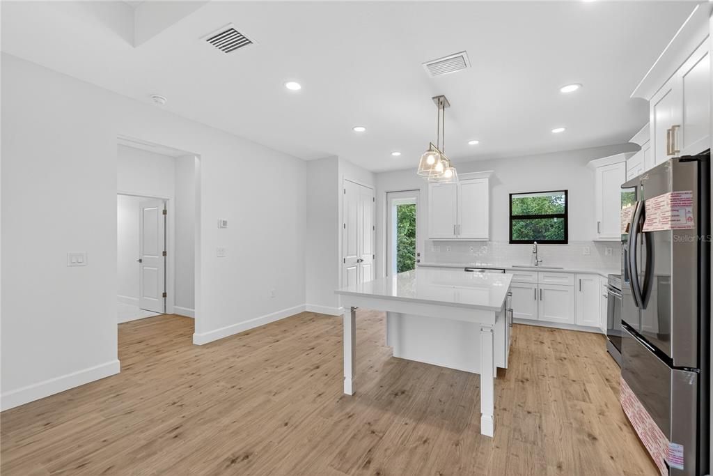 待售: $379,000 (3 贝兹, 2 浴室, 1565 平方英尺)