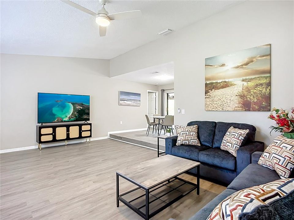 待售: $785,000 (4 贝兹, 2 浴室, 2800 平方英尺)