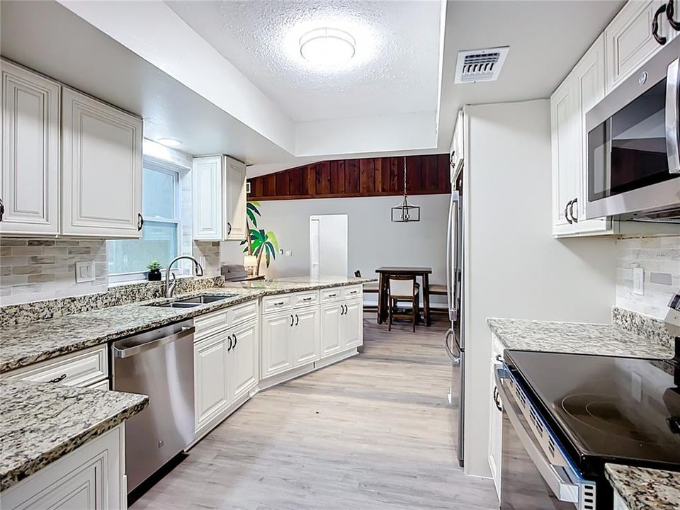 待售: $785,000 (4 贝兹, 2 浴室, 2800 平方英尺)