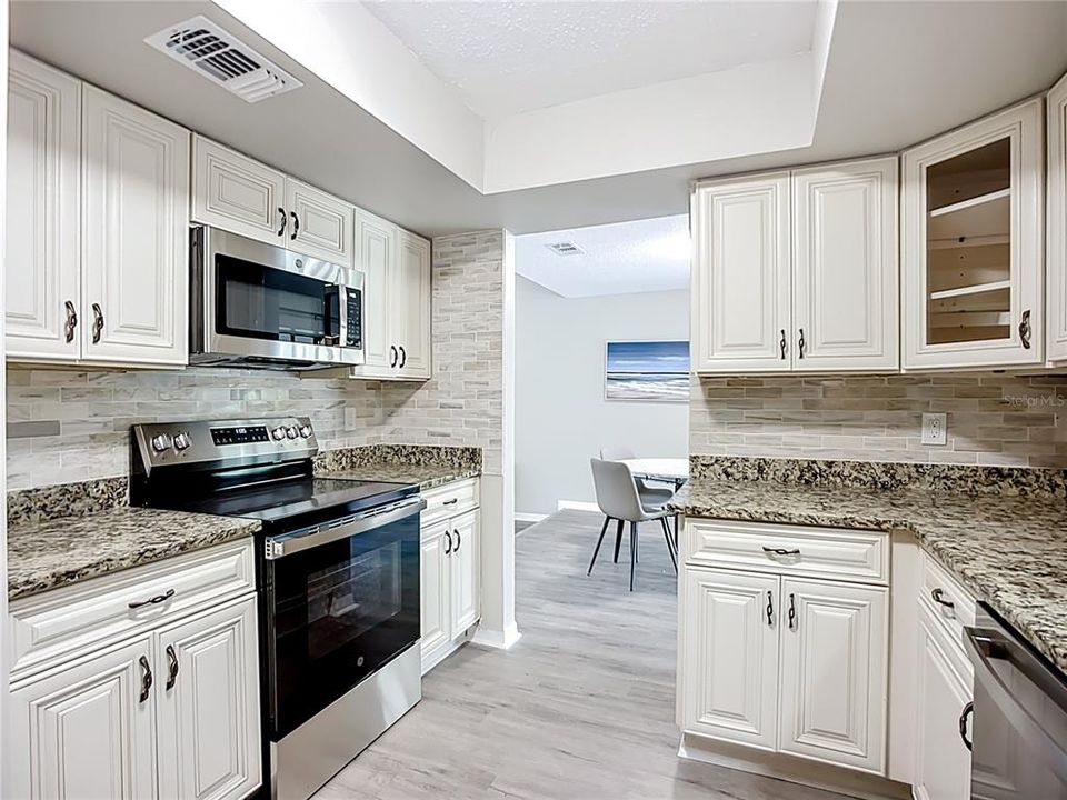 待售: $785,000 (4 贝兹, 2 浴室, 2800 平方英尺)