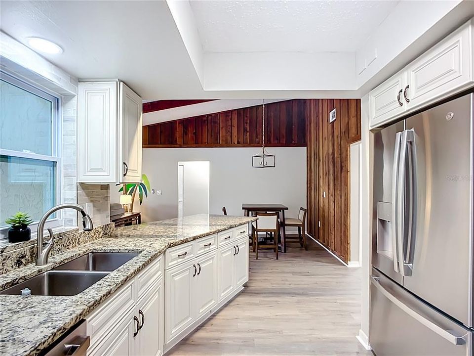 待售: $785,000 (4 贝兹, 2 浴室, 2800 平方英尺)