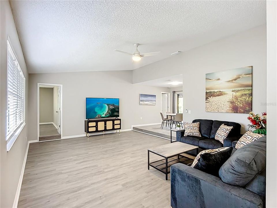 待售: $785,000 (4 贝兹, 2 浴室, 2800 平方英尺)