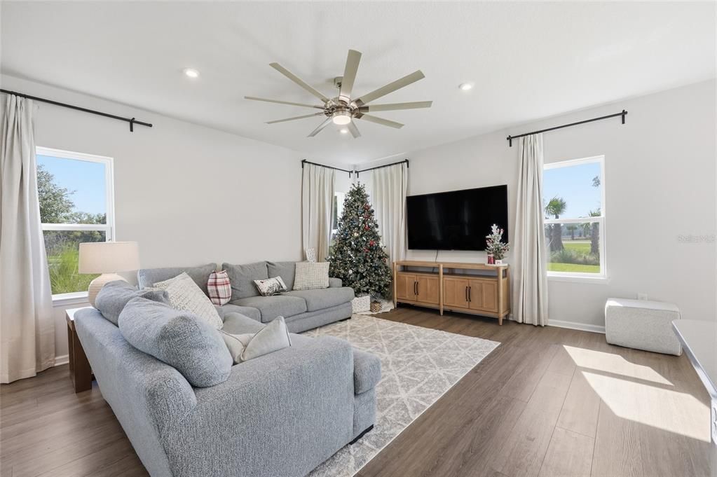 На продажу: $410,000 (3 спален, 2 ванн, 1848 Квадратных фут)