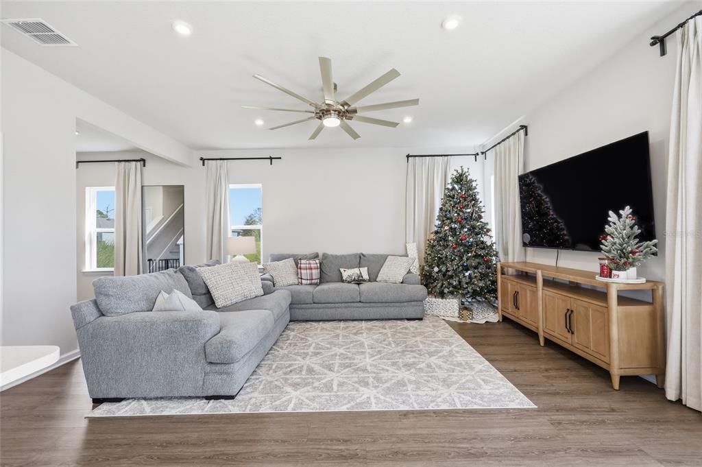 На продажу: $410,000 (3 спален, 2 ванн, 1848 Квадратных фут)