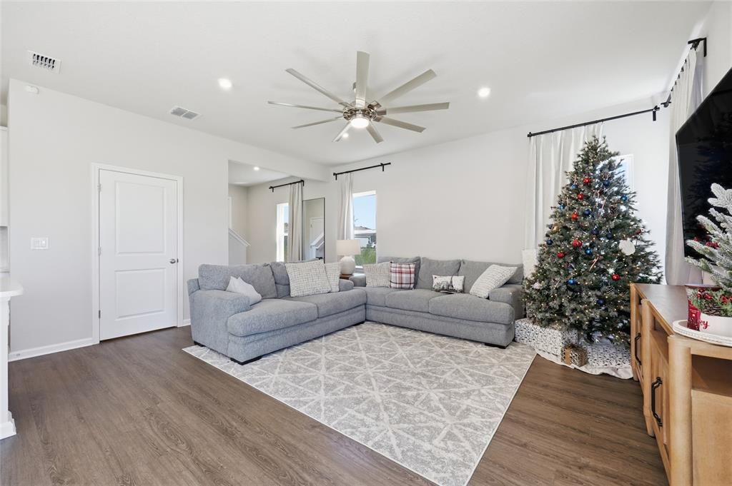 На продажу: $410,000 (3 спален, 2 ванн, 1848 Квадратных фут)