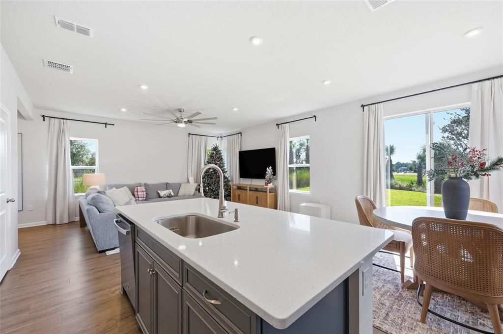 На продажу: $410,000 (3 спален, 2 ванн, 1848 Квадратных фут)