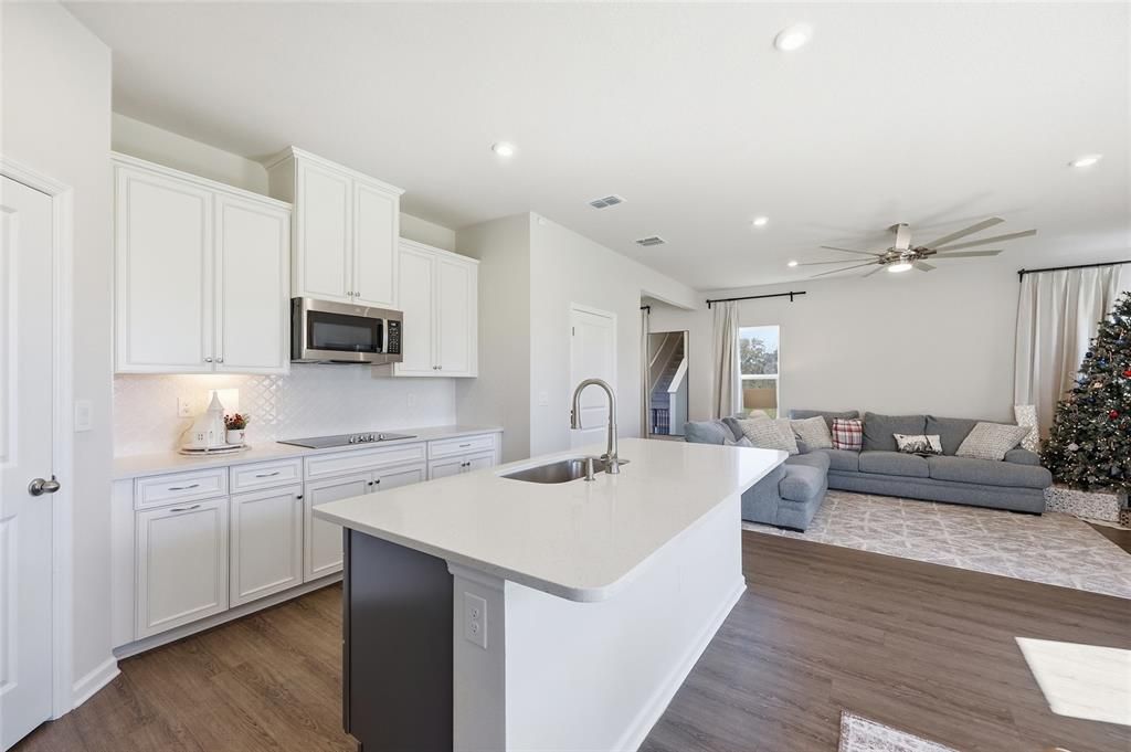 На продажу: $410,000 (3 спален, 2 ванн, 1848 Квадратных фут)