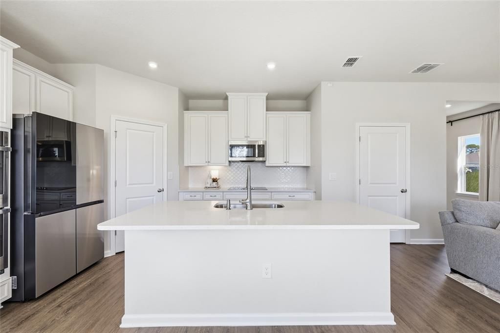 На продажу: $410,000 (3 спален, 2 ванн, 1848 Квадратных фут)