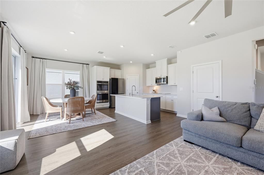 На продажу: $410,000 (3 спален, 2 ванн, 1848 Квадратных фут)