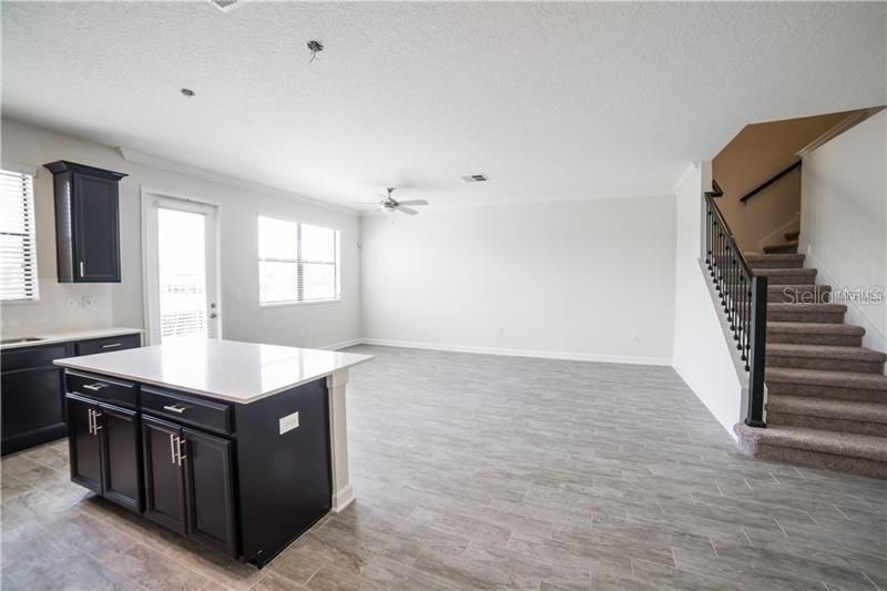 В аренду: $2,195 (4 спален, 3 ванн, 2016 Квадратных фут)